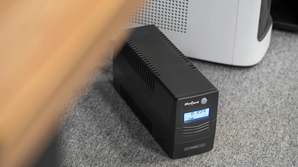 Nepertraukiamas Maitinimo Šaltinis - Rebel Nanopower Plus 650VA Juodas