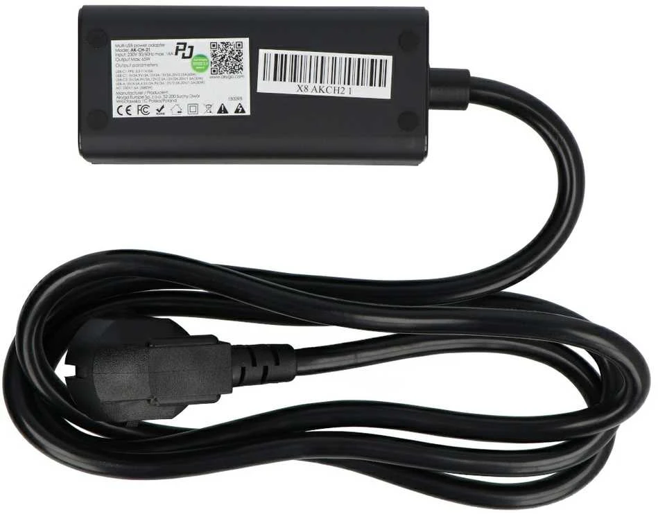 USB A 2x USB C maitinimo šaltinis - su kintamosios srovės lizdu - 5V-20V / 1.5A-4.5A - Akyga AK-CH-21