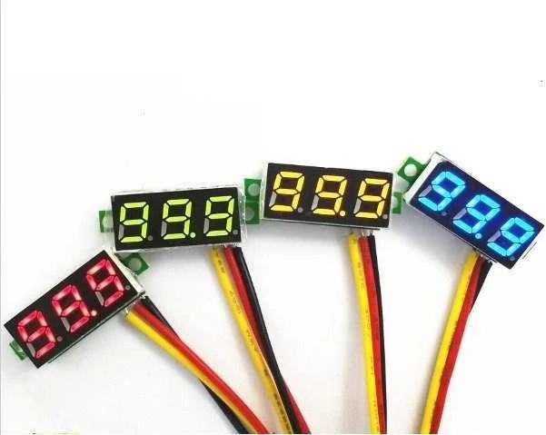 Skaitmeniniai LED voltmetrai su laidais, 4 spalvos
