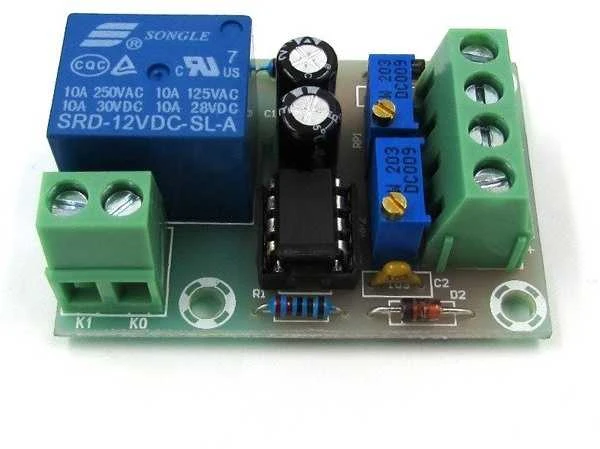 XH-M601 valdiklio modulis su mėlyna 12V rele