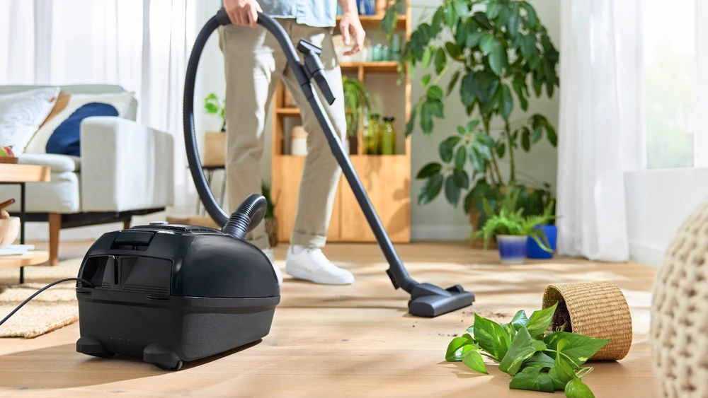 Bosch BGB38BA1 Serija 4, Dulkių siurblys su maišeliu, Juoda