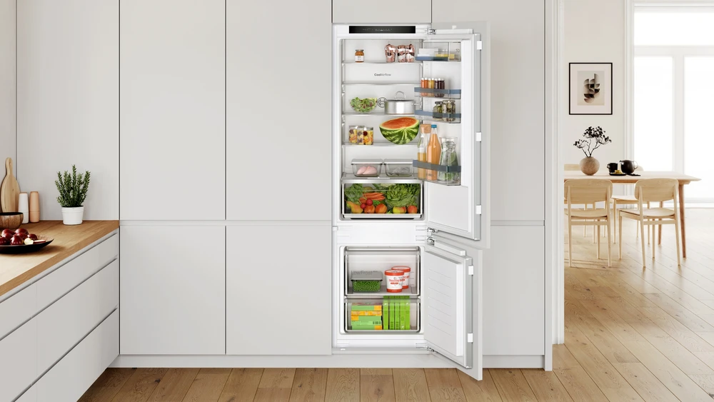 Bosch KIV87VFE0 Serija 4, Įmontuojamasis šaldytuvas-šaldiklis su šaldiklio skyriumi apačioje, 177.2 x 54.1 cm, plokščias vyris