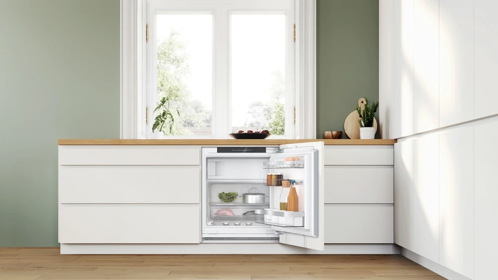 Bosch KUL22ADD0 Serija 6, Apačioje montuojamas šaldytuvas su šaldiklio skyriumi, 82 x 59.8 cm, švelniai uždaromas plokščias vyris