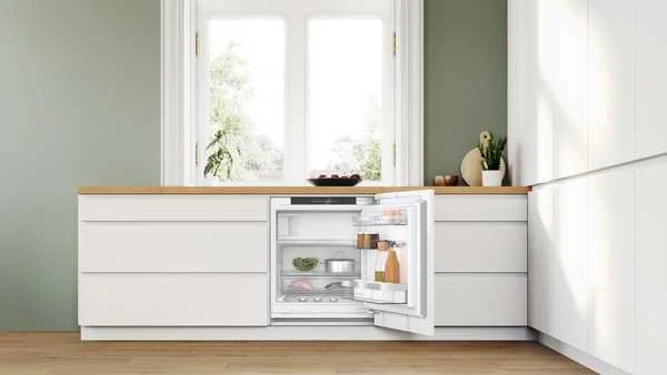 Bosch KUL22ADD0 Serija 6, Apačioje montuojamas šaldytuvas su šaldiklio skyriumi, 82 x 59.8 cm, švelniai uždaromas plokščias vyris
