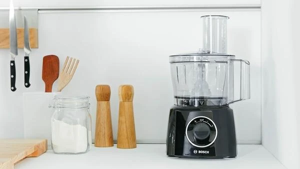 Virtuvinis kombainas Bosch | Food processor | MCM3201B | 800 W | Greičių skaičius 2 | Bowl capacity 2,3 L | Ice crushing | Maišytuvas | Juodas