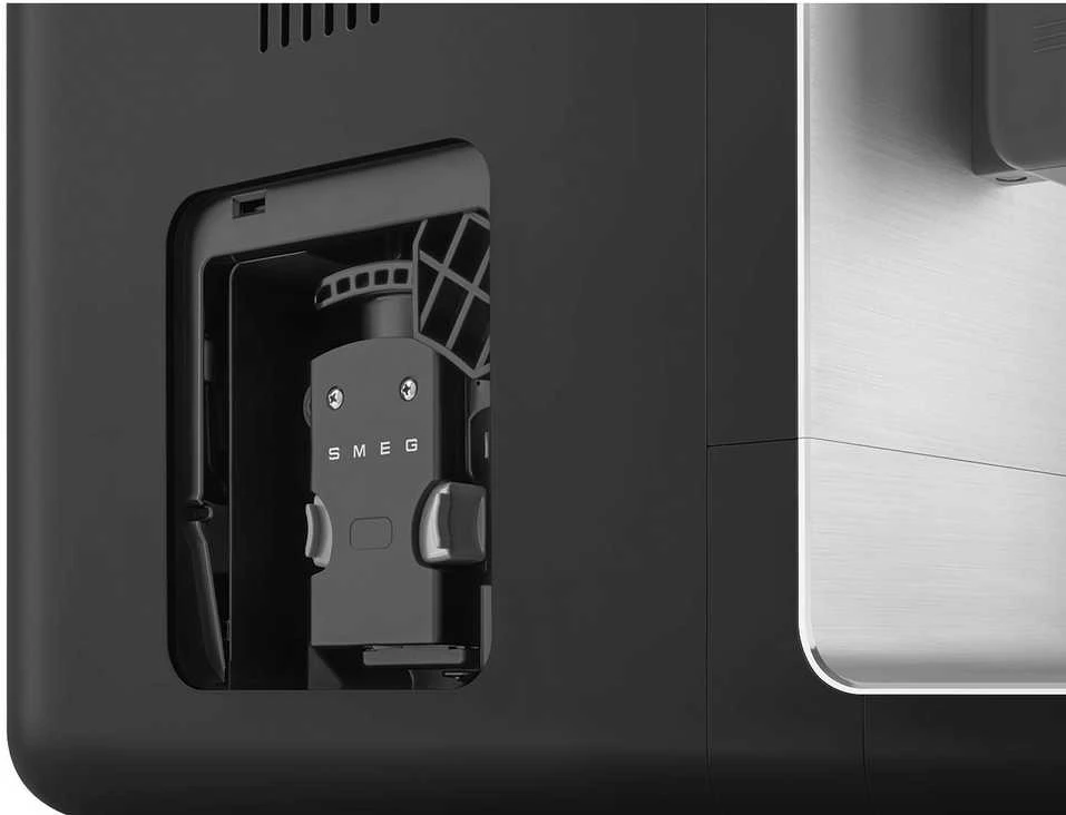 Automatinis kavos aparatas Smeg BCC13BLMEU