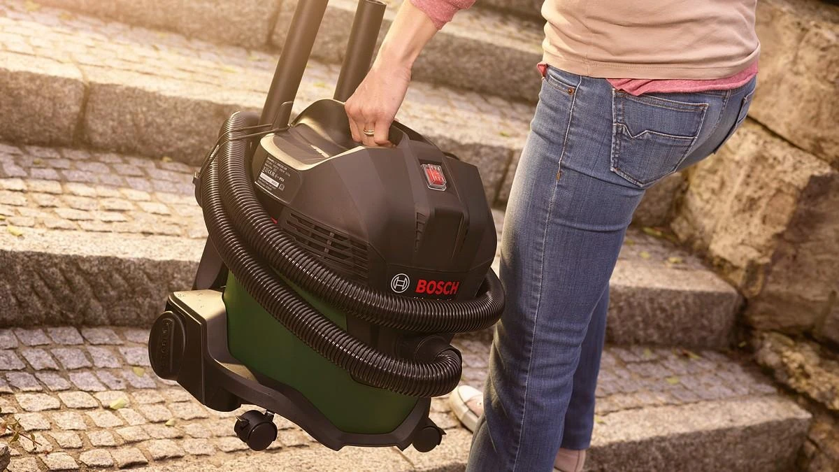 Bosch UniversalVac 15 šlapio ir sauso tipo dulkių siurblys su pūtimo funkcija