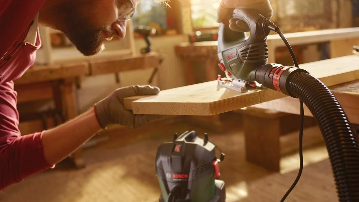 Bosch UniversalVac 15 šlapio ir sauso tipo dulkių siurblys su pūtimo funkcija