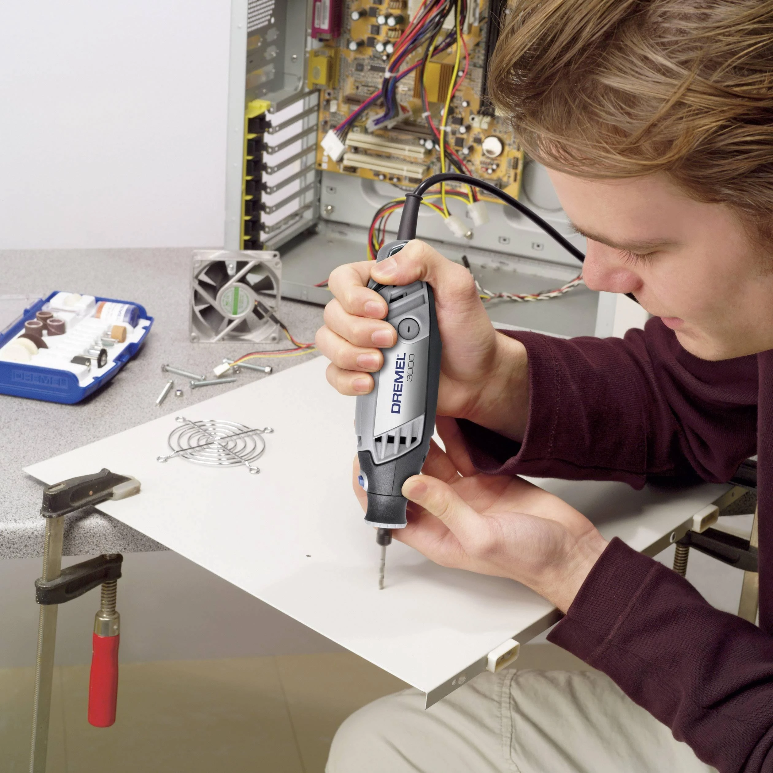 DREMEL 3000 serijos rotacinis įrankis + 15 priedų