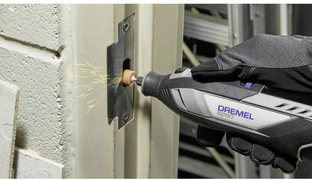 Daugiafunkcis įrankis Dremel 8250-5, su 5 priedais