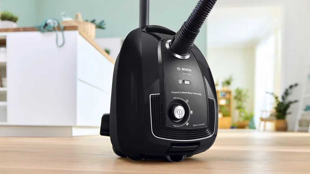 Bosch BGB38BA1 Serija 4, Dulkių siurblys su maišeliu, Juoda