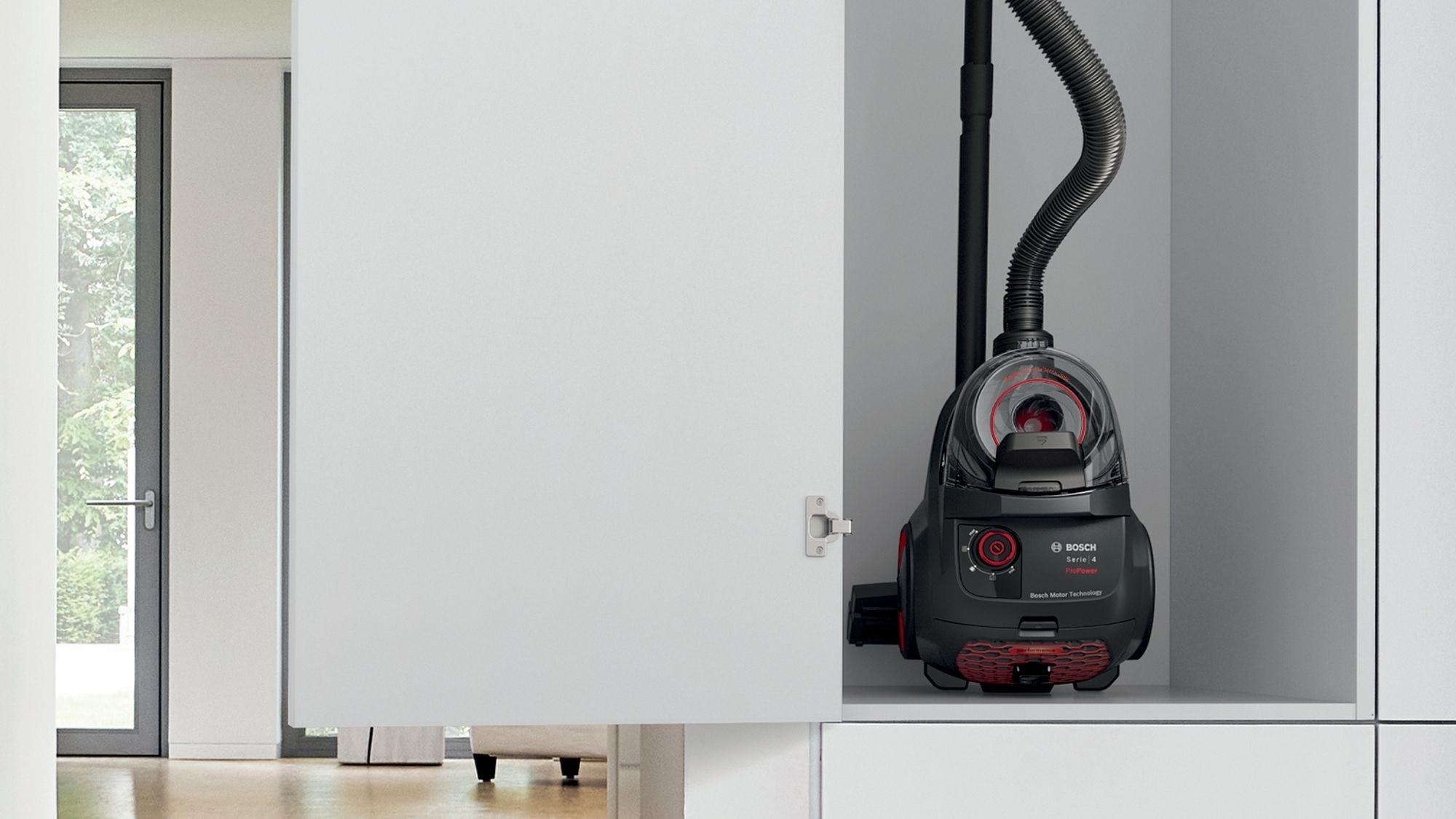 Bosch BGS21POW2 dulkių siurblys be maišelio, galia 750 W, dulkių talpa 2 l, Juodas