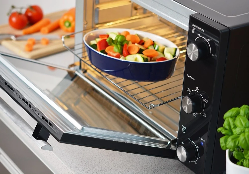 Mikrobangų krosnelė Mini orkaitė Blaupunkt EOM601 (Knob, 1800 W, juodos spalvos)