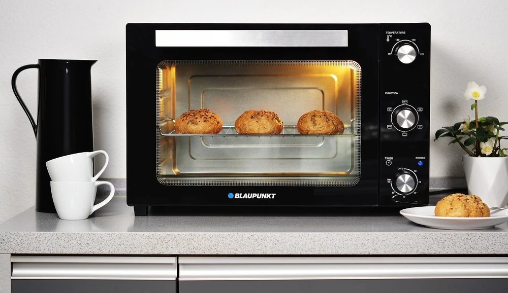 Mikrobangų krosnelė Mini orkaitė Blaupunkt EOM601 (Knob, 1800 W, juodos spalvos)