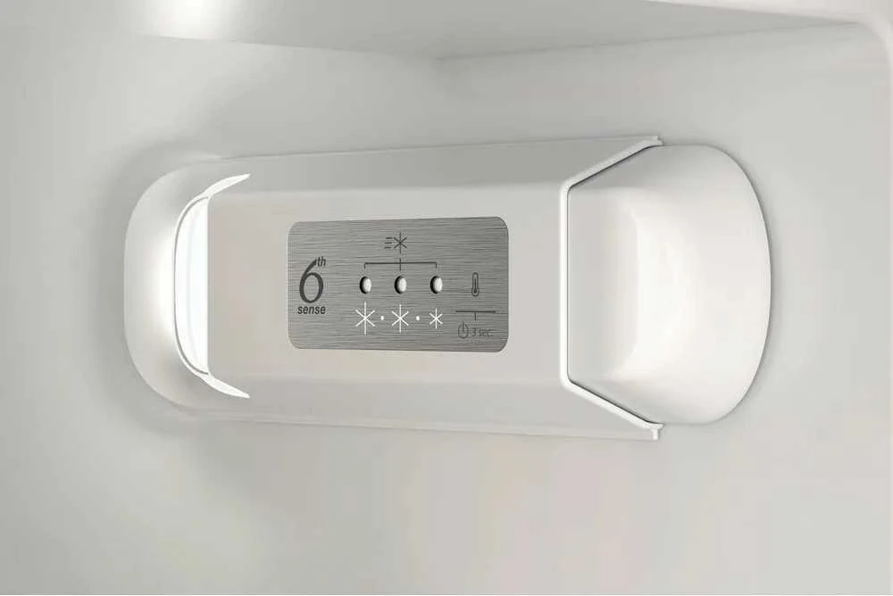 Įmontuojamas šaldytuvas Whirlpool WHC18D051A1