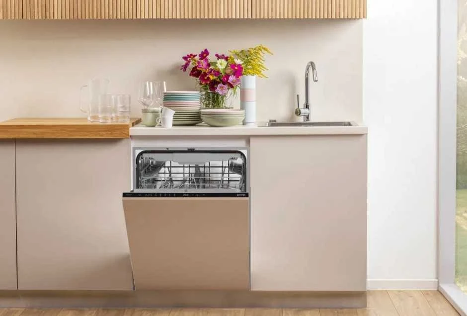 Gorenje Indaplovė | GV16D5 | Built-in | Plotis 59.8 cm | Number of place settings 16 | Number of programs 6 | Energy efficiency class D | Ekranas | AquaStop function