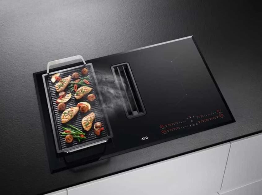 Indukcinė kaitlentė su integruotu gartraukiu AEG CCE84543CB, 80 cm