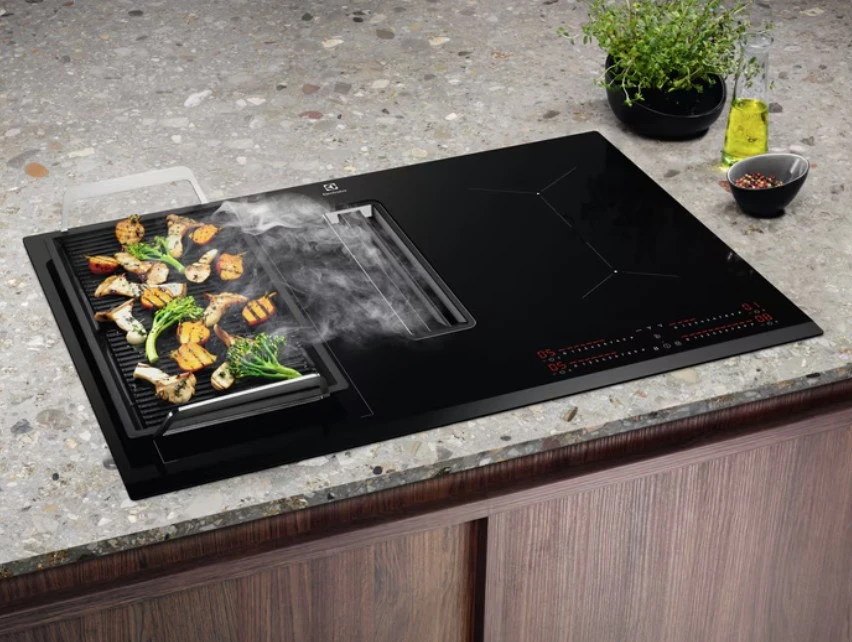 80 cm pločio kaitlentė su integruotu gartraukiu Electrolux KCC83443