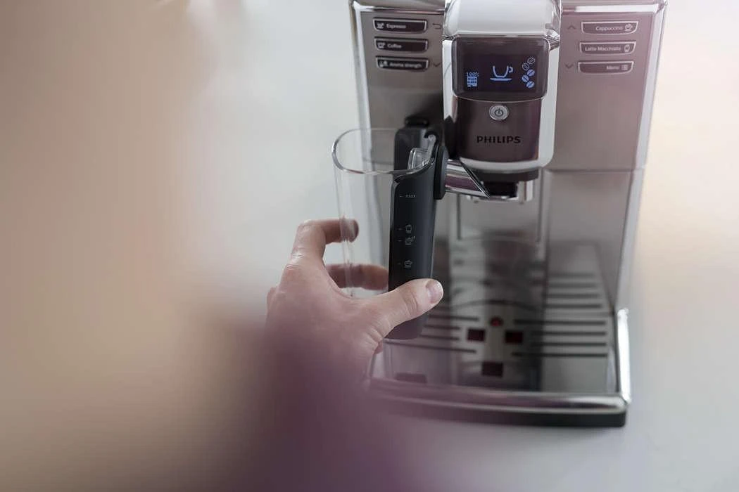 Kavos aparatas Philips Espresso EP5335/10 Su pieno plakikliu, Automatinis, Nerūdijantis plienas / juodas