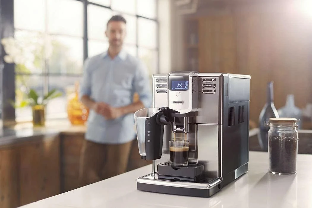 Kavos aparatas Philips Espresso EP5335/10 Su pieno plakikliu, Automatinis, Nerūdijantis plienas / juodas