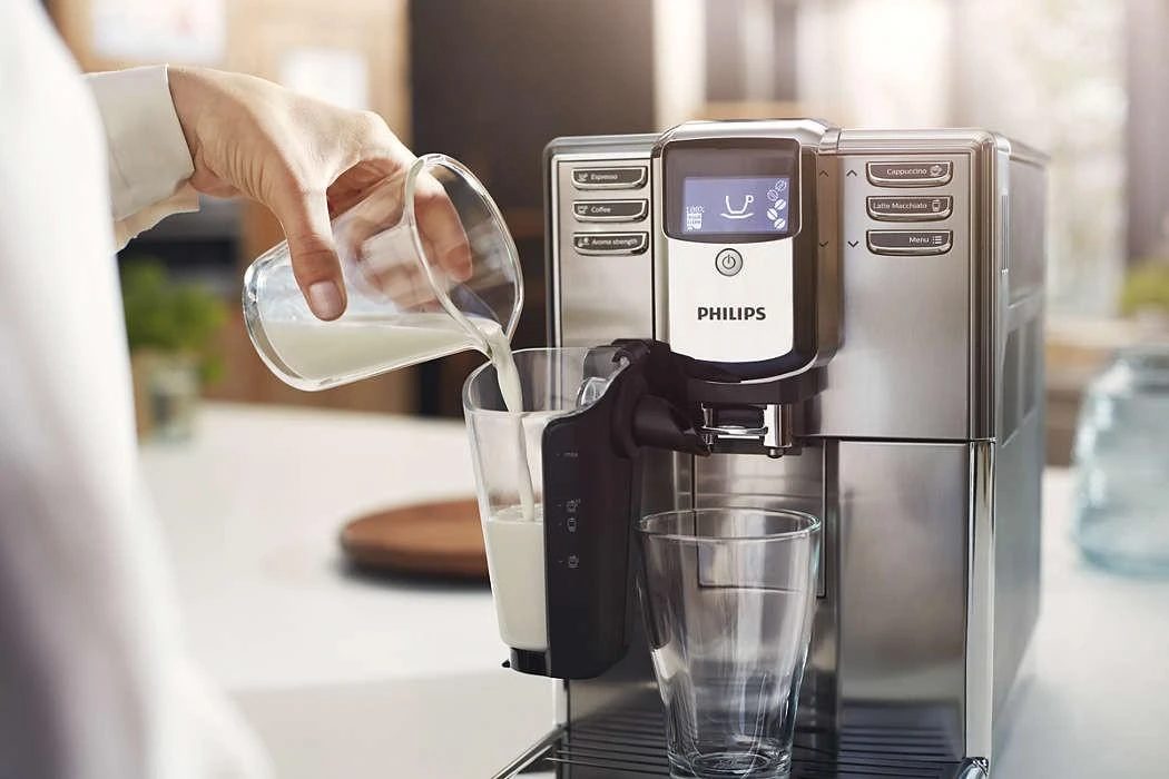 Kavos aparatas Philips Espresso EP5335/10 Su pieno plakikliu, Automatinis, Nerūdijantis plienas / juodas