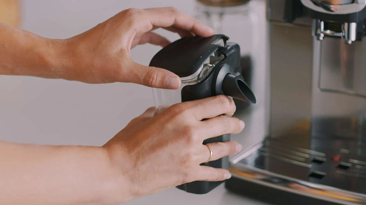 Kavos aparatas Philips Espresso EP5335/10 Su pieno plakikliu, Automatinis, Nerūdijantis plienas / juodas