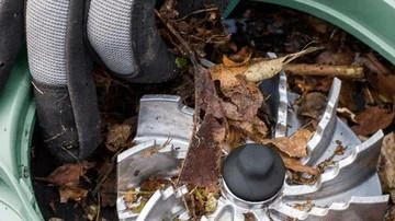 Lapų pūstuvas siurblys Bosch Universal GardenTidy 3000