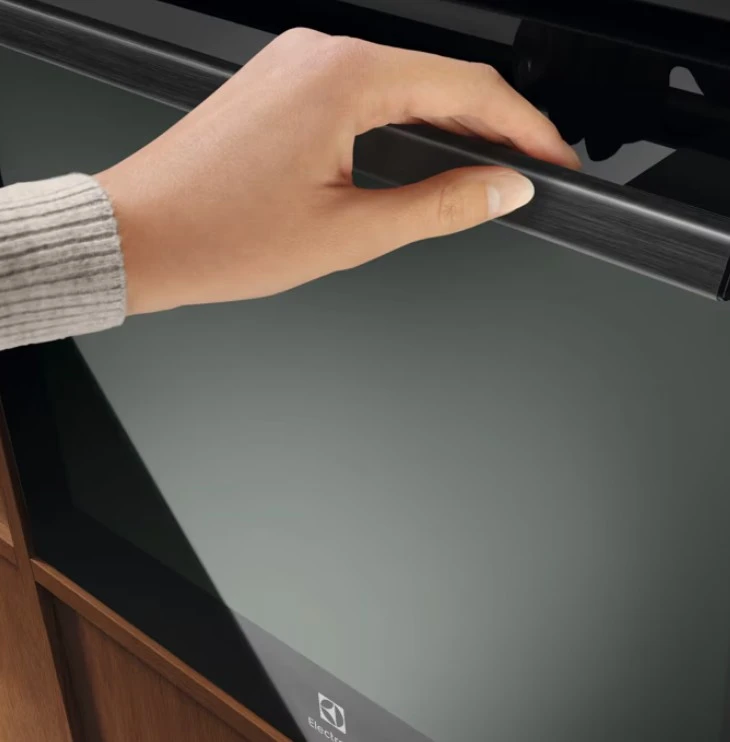 Įmontuojama el.orkaitė su pirolize Electrolux LOX8P87WZ