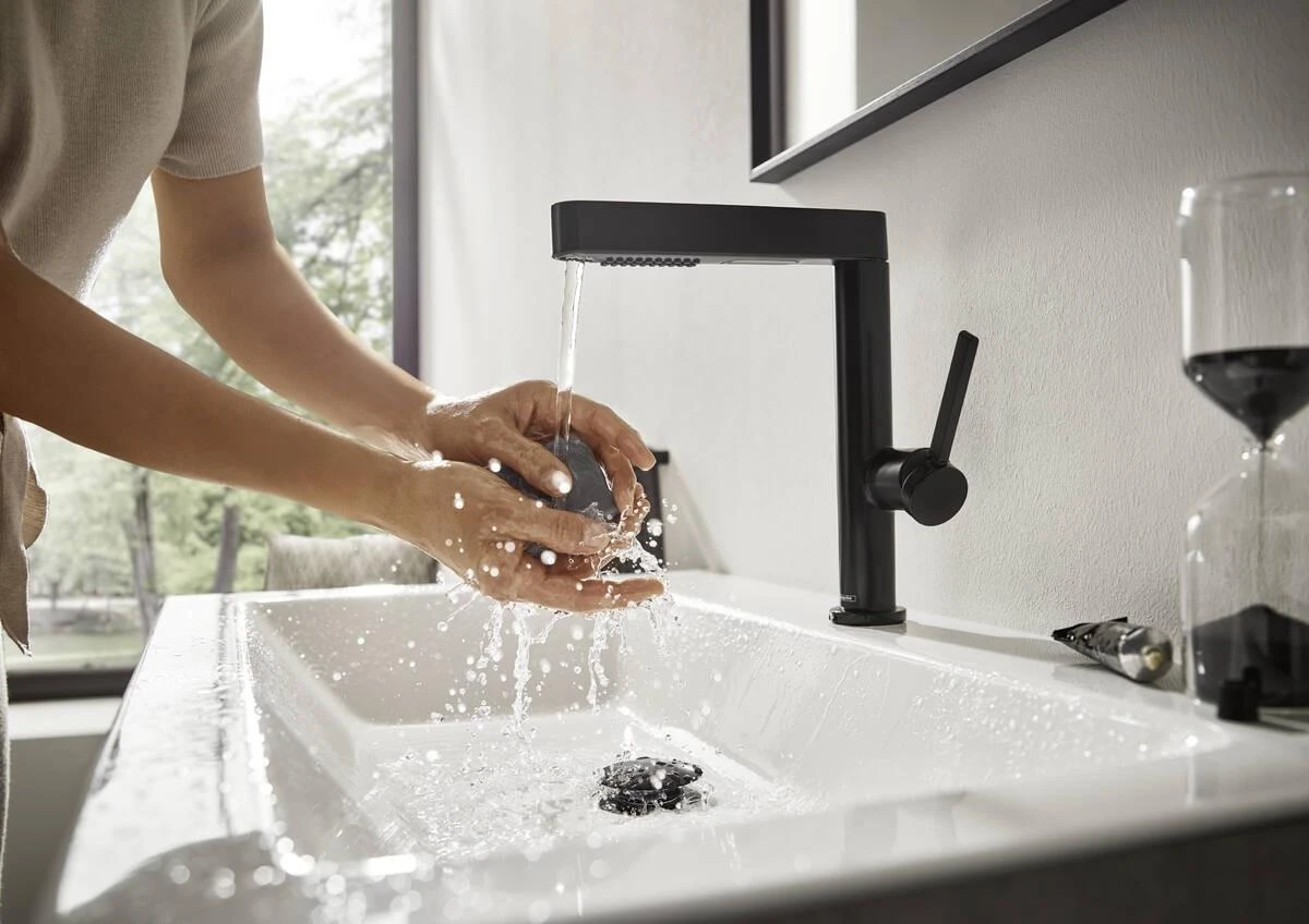 Praustuvo maišytuvas su ištraukiamu purkštuvu Hansgrohe Finoris 76063670, juodas matinis