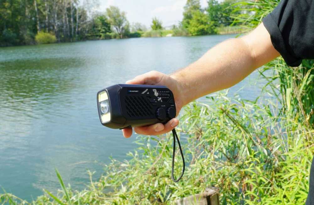 Blaupunkt ER10 nešiojamas radijas su žibintuvėliu