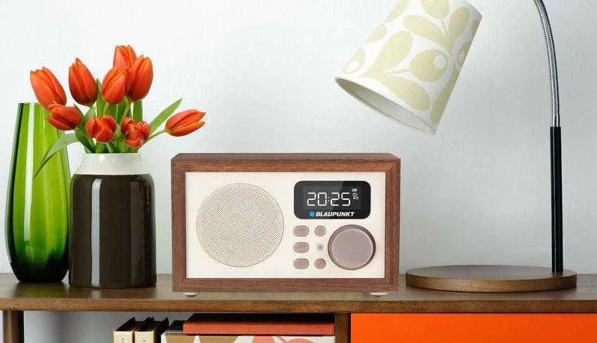 Blaupunkt Laikrodis retro HR5BR FM USB Alarm