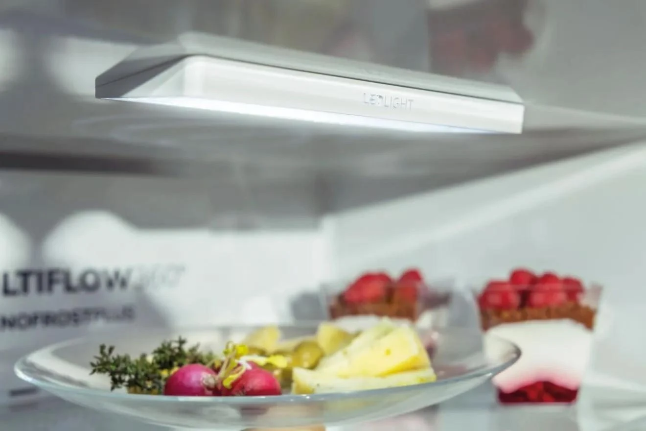 Gorenje | Šaldytuvas | NRK6202AW4 | Energy efficiency class E | Free standing | Combi | Height 200 cm | No Frost system | Šaldytuvas net capacity 235 L | Šaldiklis net capacity 96 L | Ekranas | 38 dB | Baltas