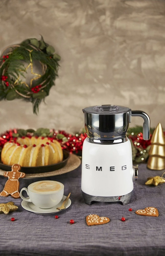 Pieno Plakiklis - Smeg 50' stiliaus MFF11WHEU balta