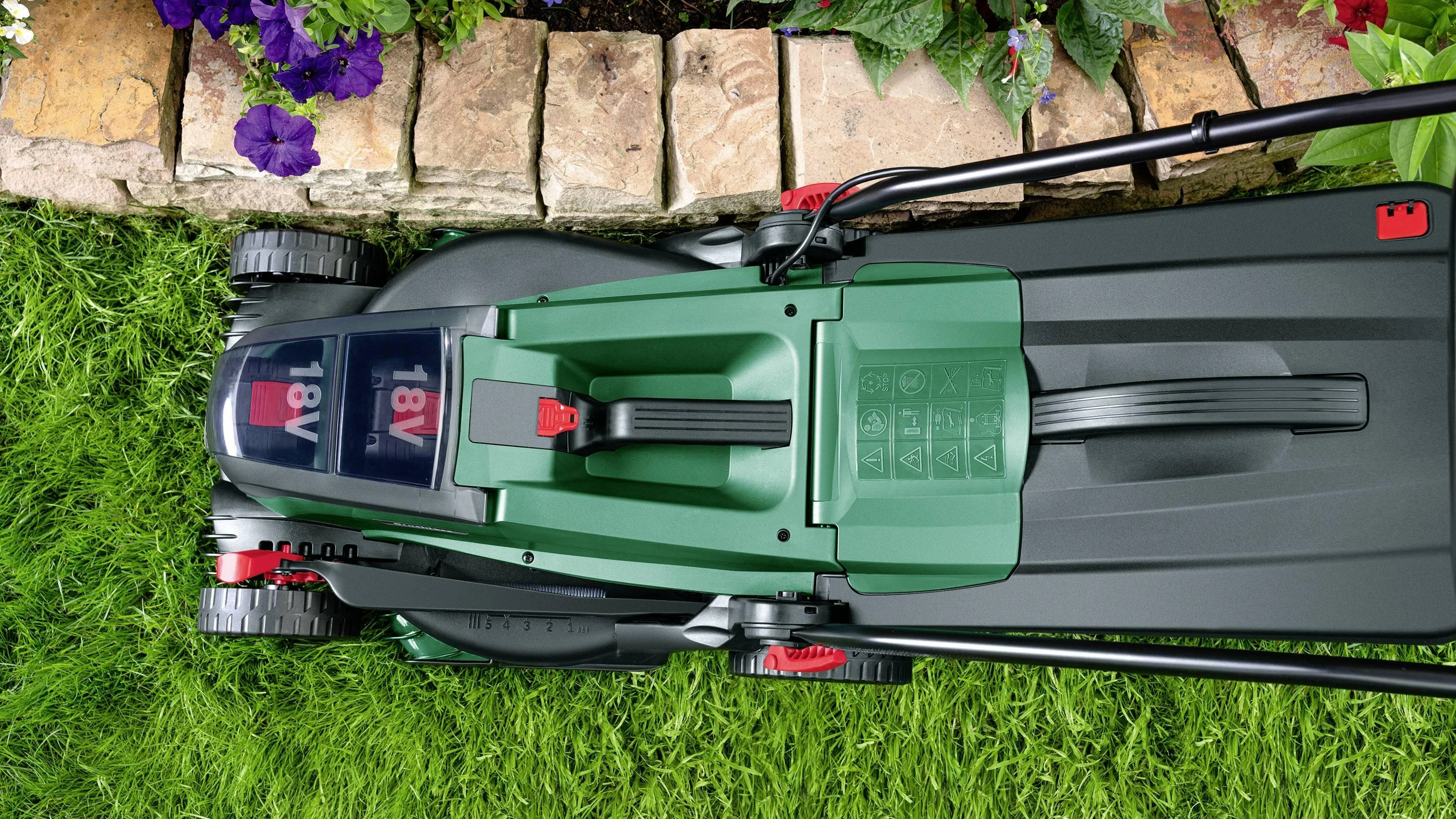 Bosch Akumuliatorinė vejapjovė UniversalRotak 2x18V-37-550 (Be akumuliatoriaus ir kroviklio)
