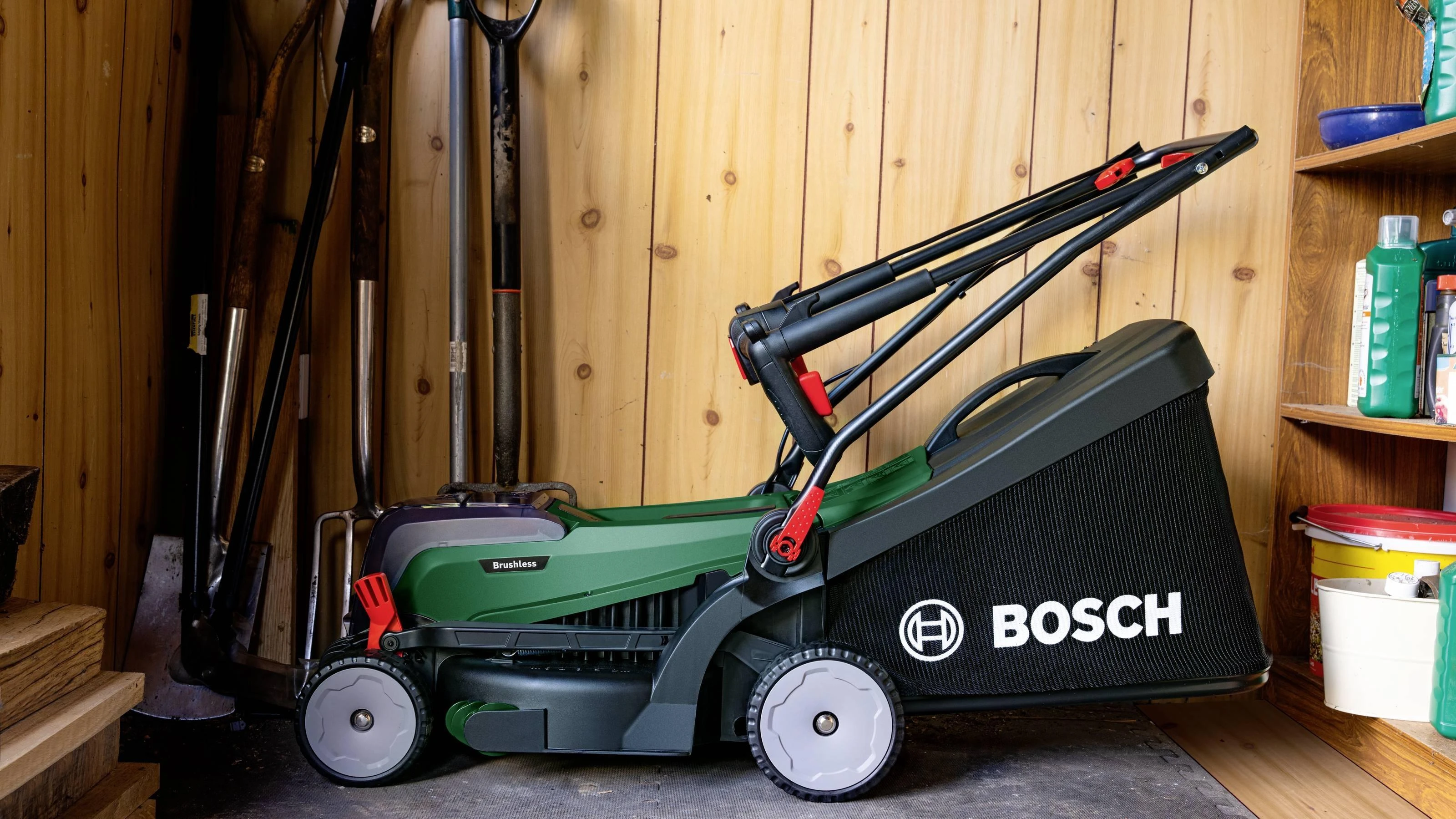 Bosch Akumuliatorinė vejapjovė UniversalRotak 2x18V-37-550 (Be akumuliatoriaus ir kroviklio)