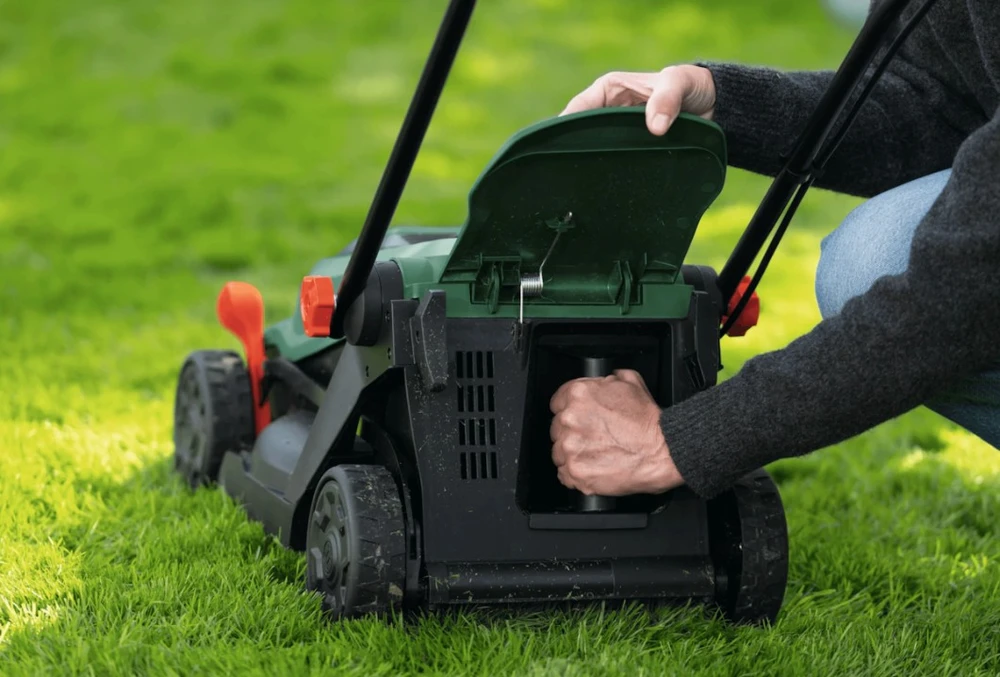 Akumuliatorinė vejapjovė Bosch Rotak 8V-32, 1 x 4Ah