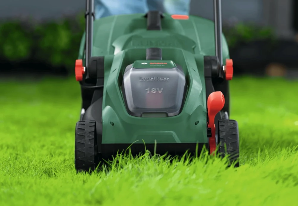 Akumuliatorinė vejapjovė Bosch Rotak 8V-32, 1 x 4Ah
