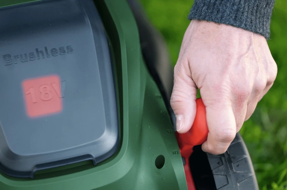 Akumuliatorinė vejapjovė Bosch Rotak 8V-32, 1 x 4Ah