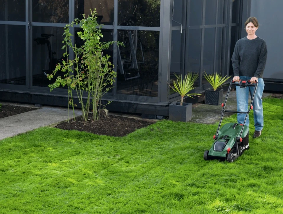 Akumuliatorinė vejapjovė Bosch Rotak 8V-32, 1 x 4Ah