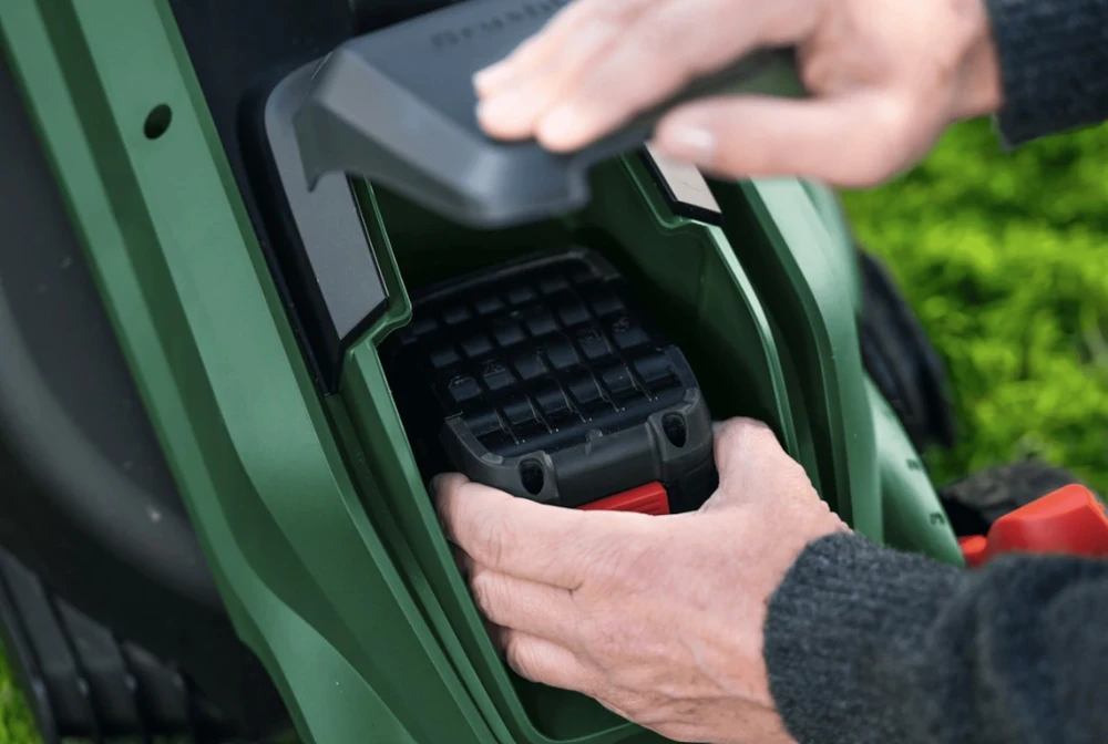 Akumuliatorinė vejapjovė Bosch Rotak 8V-32, 1 x 4Ah