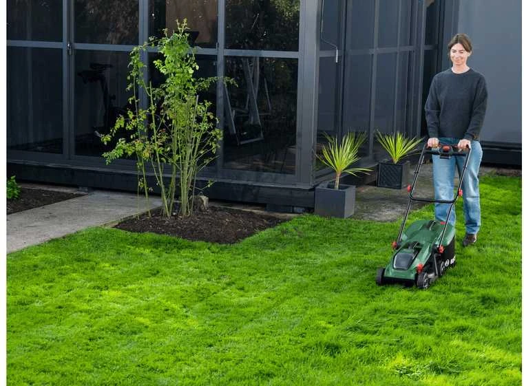 Akumuliatorinė vejapjovė Bosch Rotak 18V-32; 18 V; 32 cm (be akumuliatoriaus ir pakrovėjo)