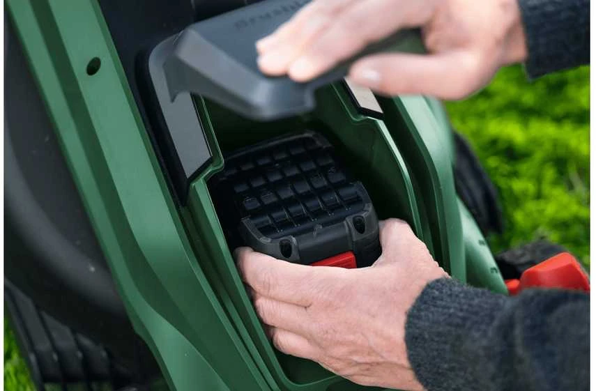 Akumuliatorinė vejapjovė Bosch Rotak 18V-32; 18 V; 32 cm (be akumuliatoriaus ir pakrovėjo)