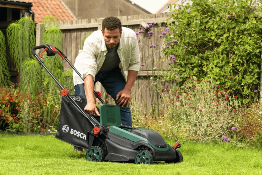 Akumuliatorinė vejapjovė Bosch Rotak 18V2-38; 38 cm