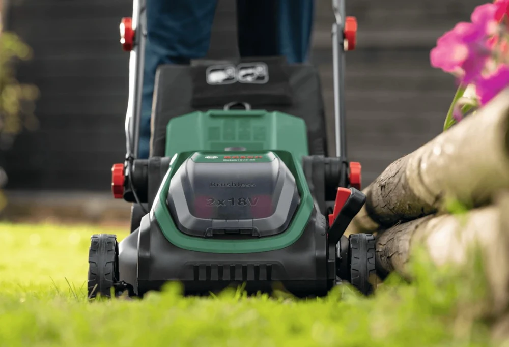 Akumuliatorinė vejapjovė Bosch Rotak 18V2-38; 38 cm