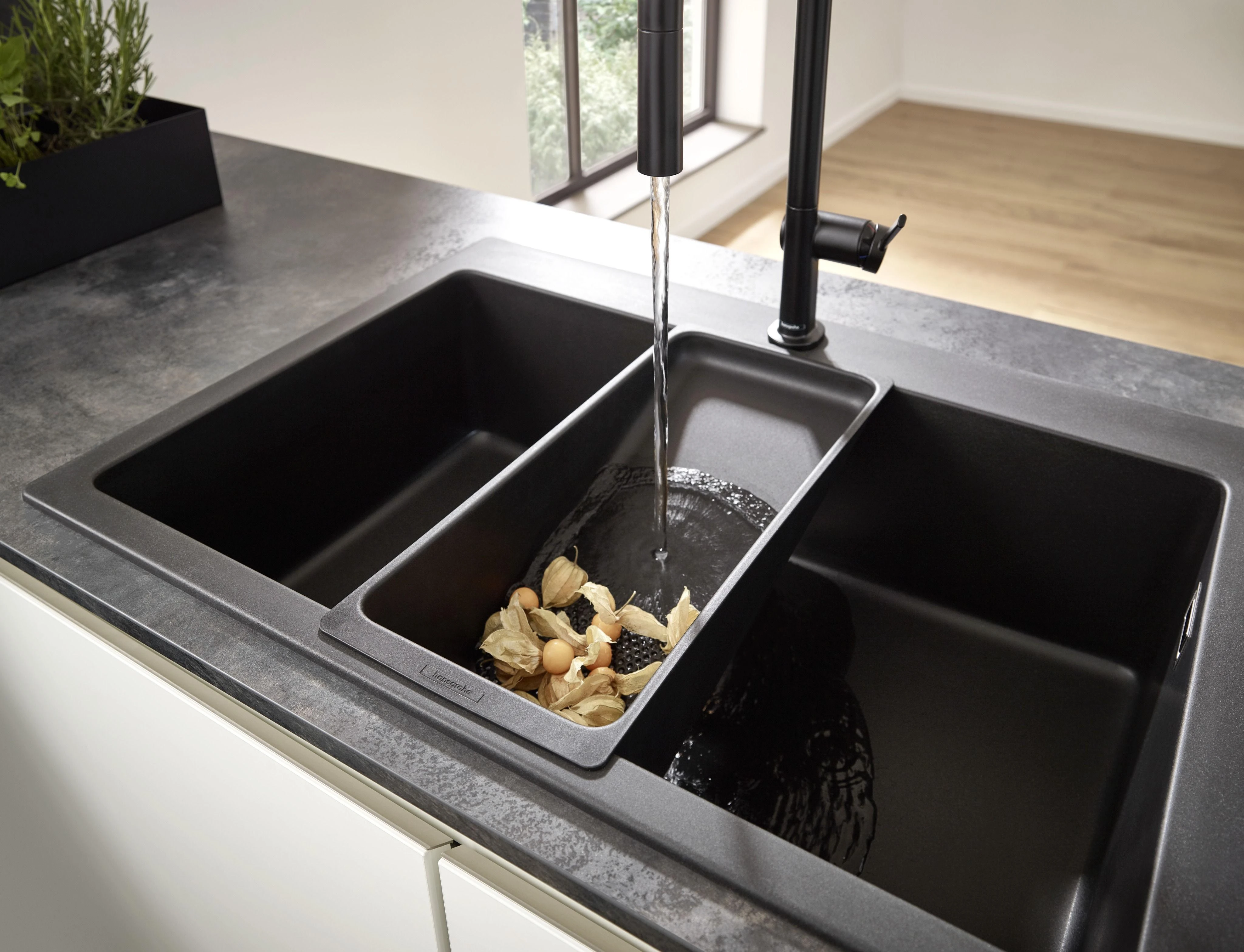 Virtuvinis maišytuvas su ištraukiama žarna Hansgrohe Talis M54 72801670 (juodas matinis)