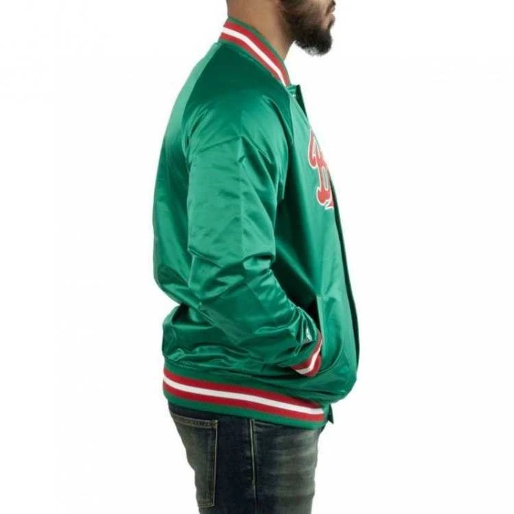 Mitchell & Ness striukė