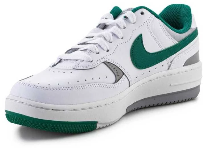 Nike bateliai