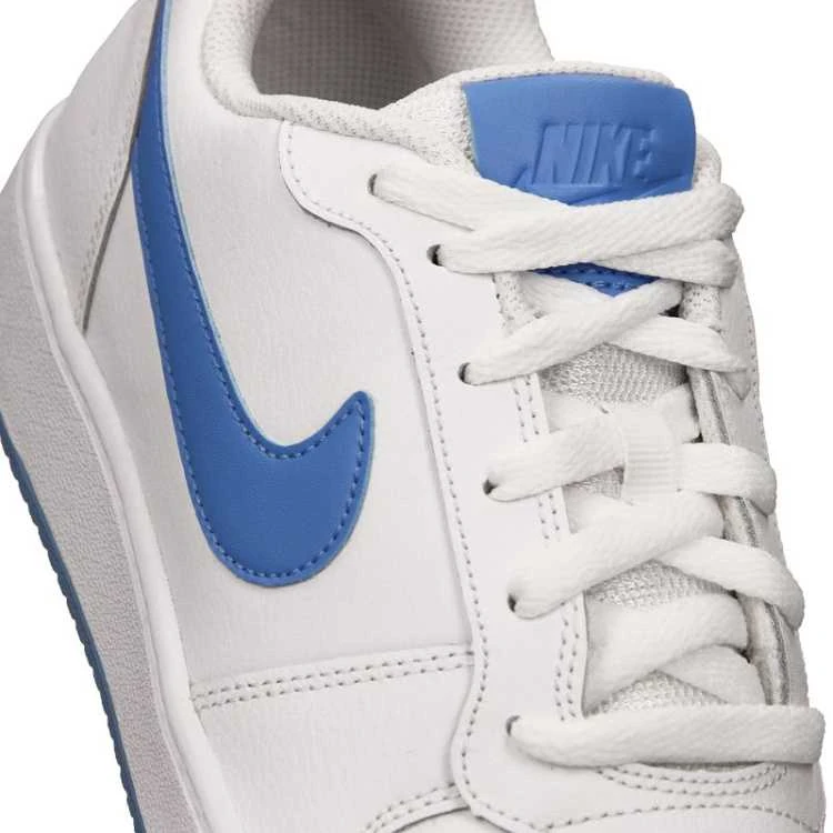 Nike bateliai