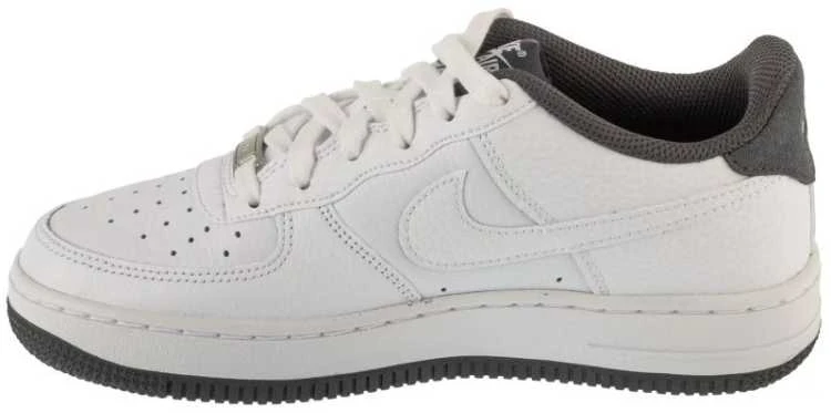 Nike bateliai