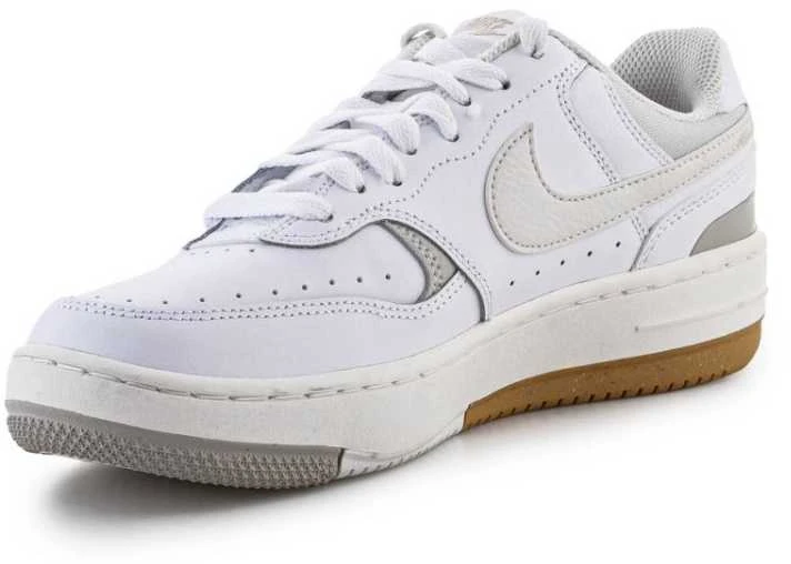 Nike bateliai